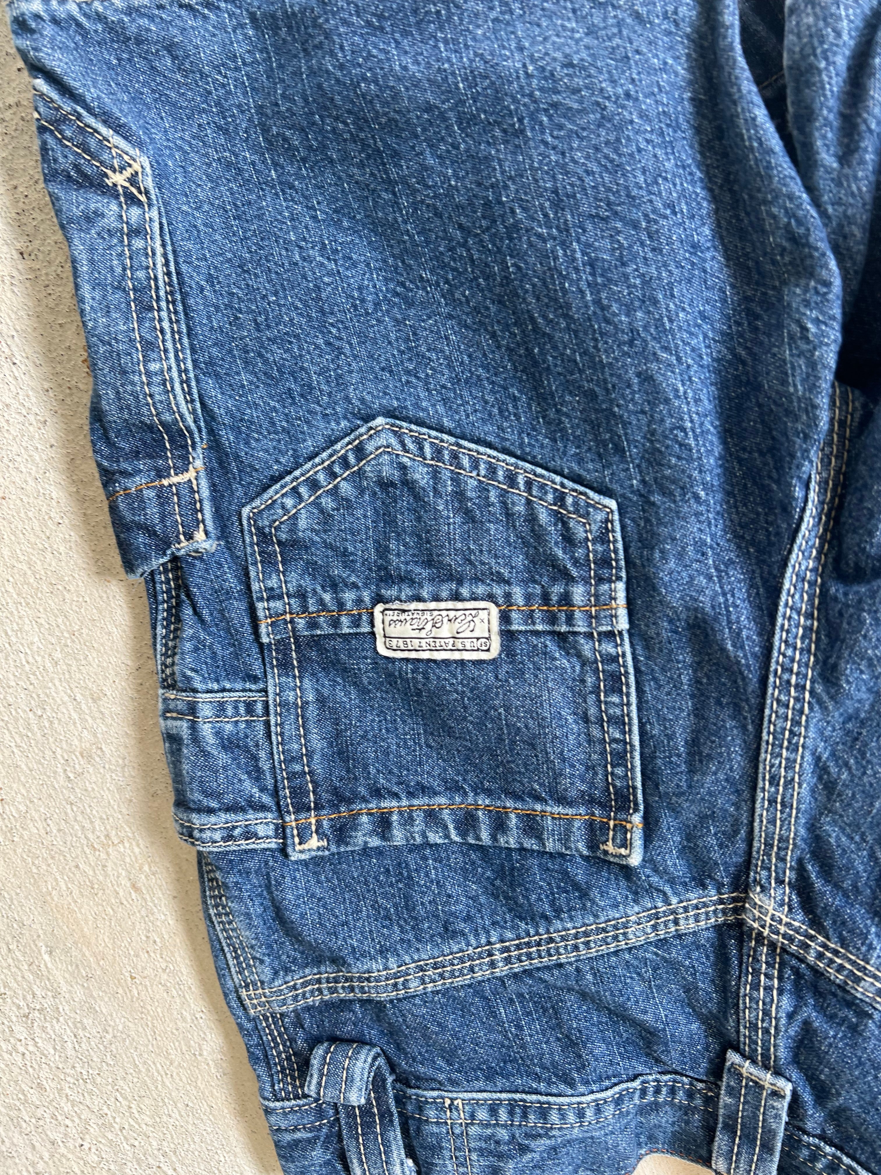 Levi Cargo Button Shorts