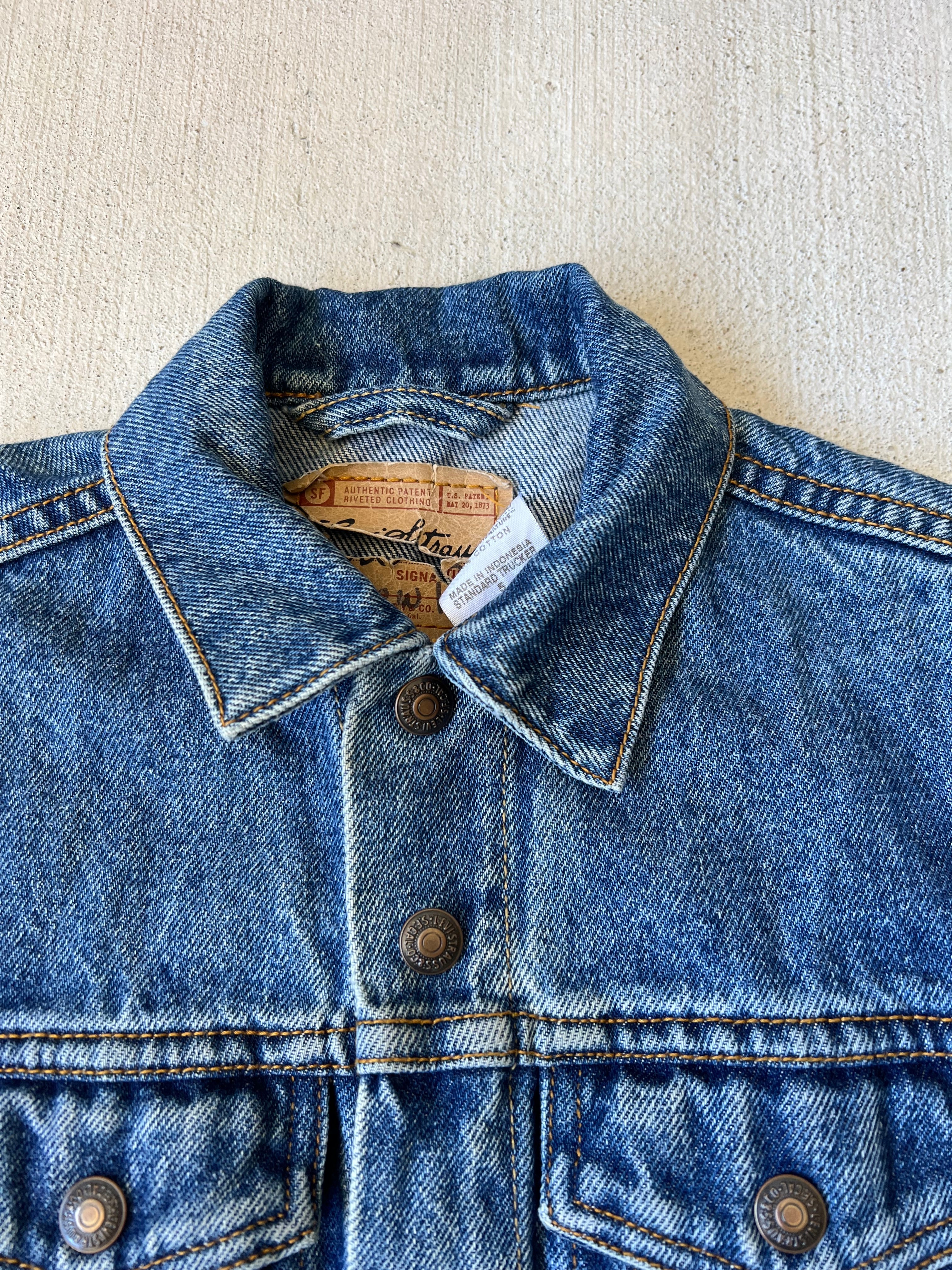 Levi Denim Jacket ( medium wash)