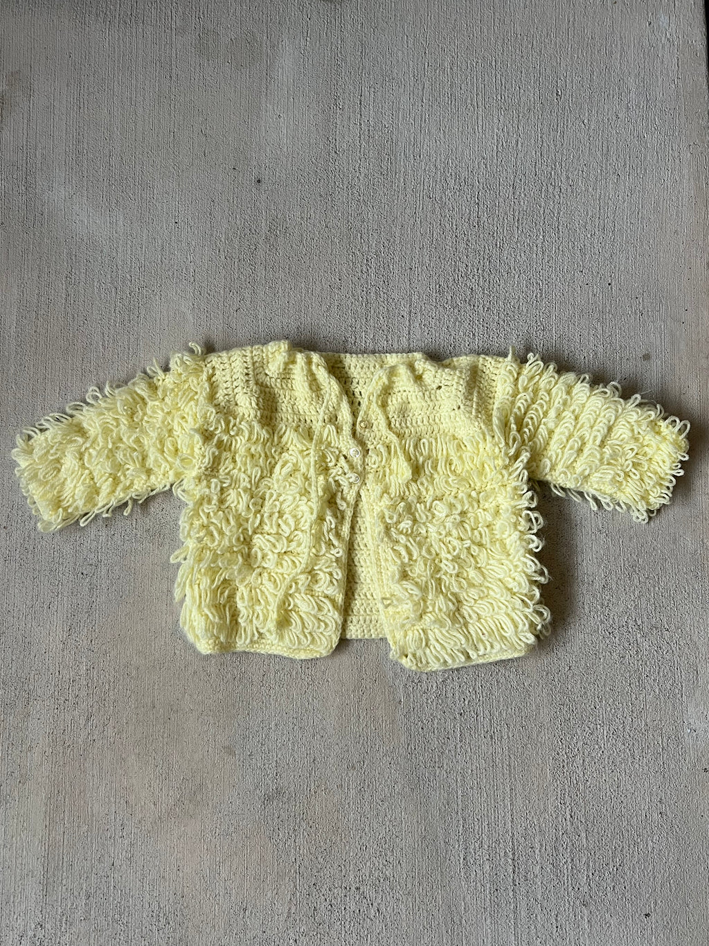 yellow fluffy sweater || (18/24m)