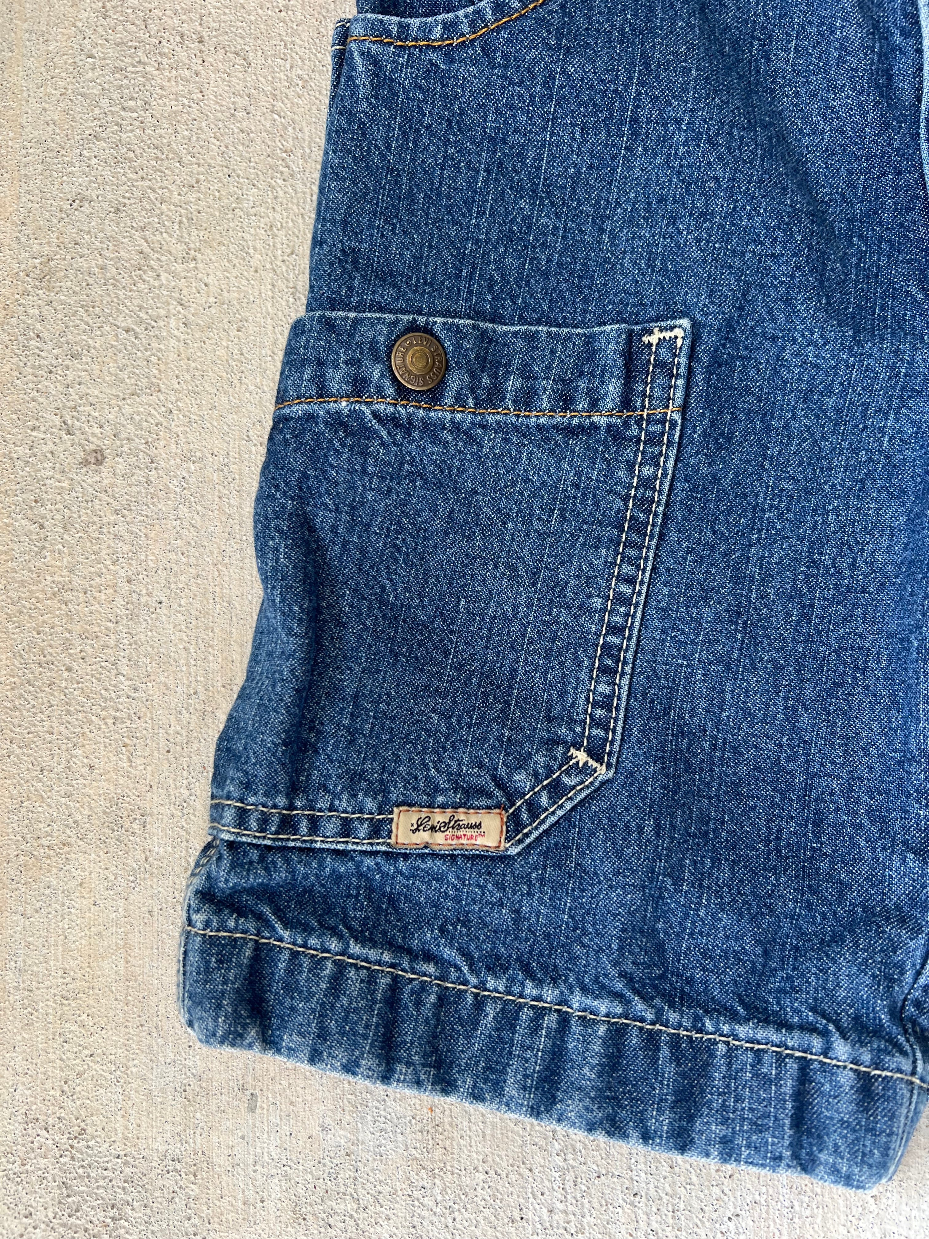 Levi Cargo Button Shorts