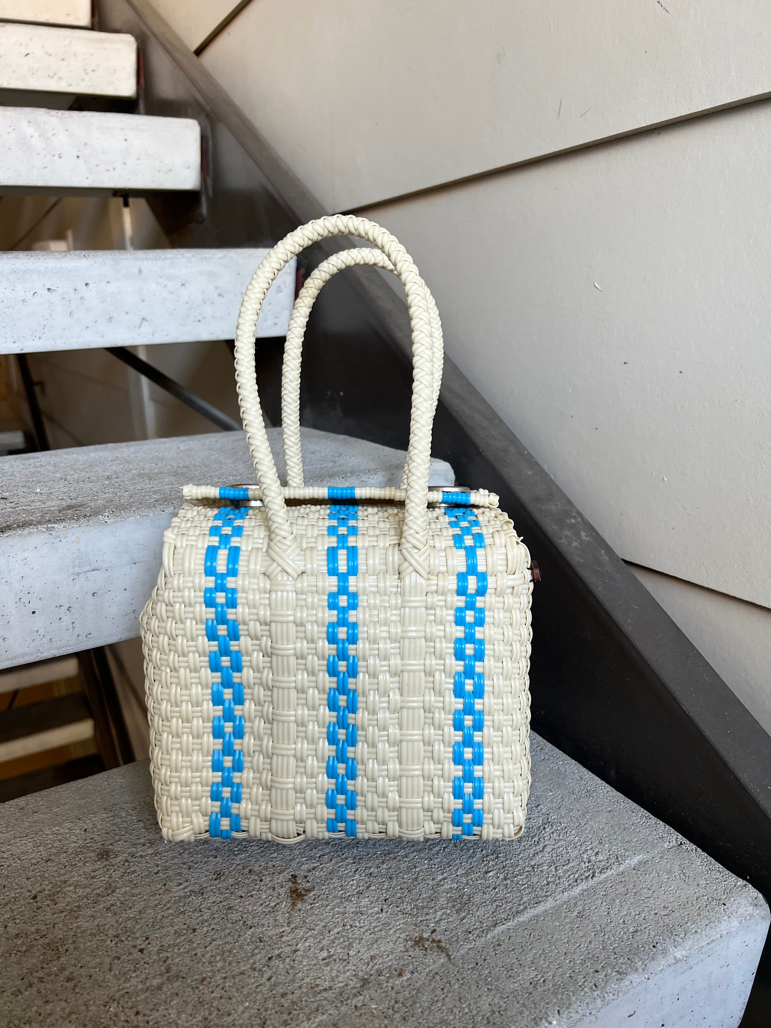 Straw stripe purse